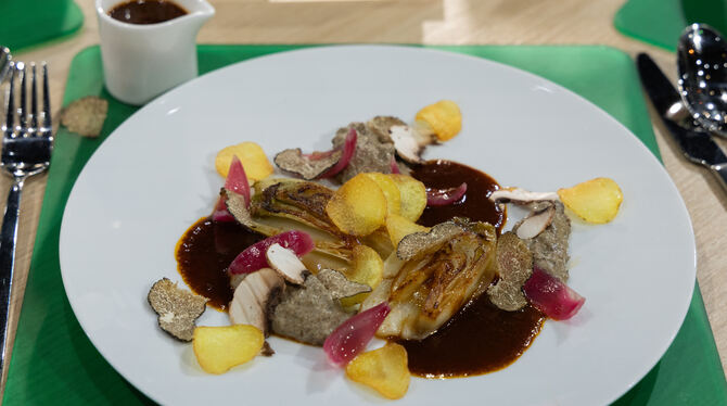 Mit diesem Gericht imponierte Jaqueline Paasche bei der Küchenschlacht: geschmorter Chicorée mit Trüffel-Jus, Champignon-Püree,