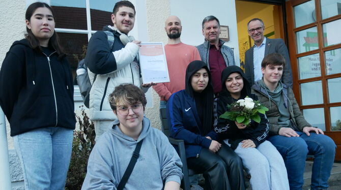 Am Montag erhielt das Kirchentellinsfurter Volksbänkle Plakette und Urkunde und wurde zum Träger »Fairer Jugendarbeit« ernannt.