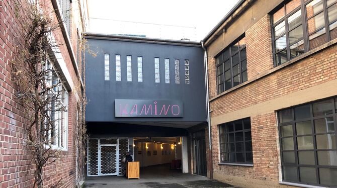 Außenansicht des Kinos Kamino im Wendler-Areal in Reutlingen mit Geschäftsführer Andreas Vogt, der gerade Dienst tut.