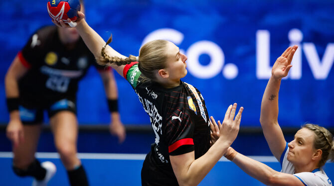 Deutsche Handball-Hoffnung und Spielerin des Spiels: Viola Leuchter  FOTO: DPA