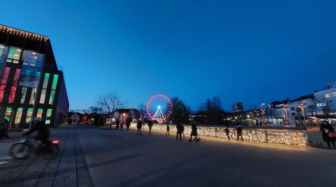 Mehr Lichterglanz und mehr Buden im Bürgerpark als letztes Jahr: Doch das Konzept Weihnachtsmarkt an zwei Standorten bleibt eine