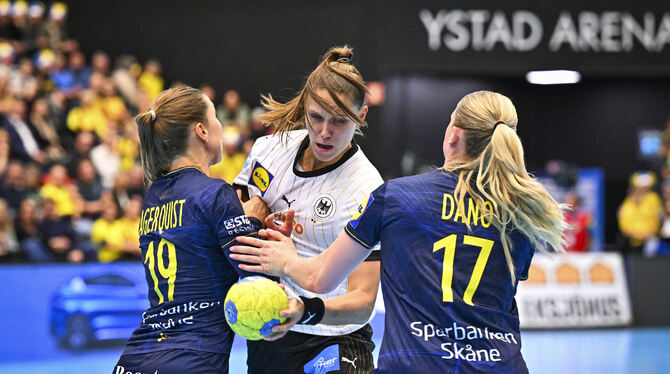 Xenia Smits (Mitte) ist eine der deutschen Handballerinnen, von der man aufgrund ihrer Qualitäten erwarten kann, dass sie in en
