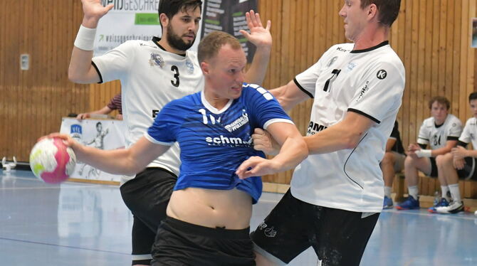 Handball Feiert beim VfL Pfullingen sein Debüt in der 3. Liga: Matthias Reiff (mit Ball).