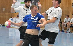 Feiert beim VfL Pfullingen sein Debüt in der 3. Liga: Matthias Reiff (mit Ball). 