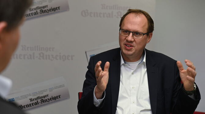 Kai Burmeister, baden-württembergischer Landesvorsitzender des Deutschen Gewerkschaftsbunds (DGB), zu Besuch beim GEA.