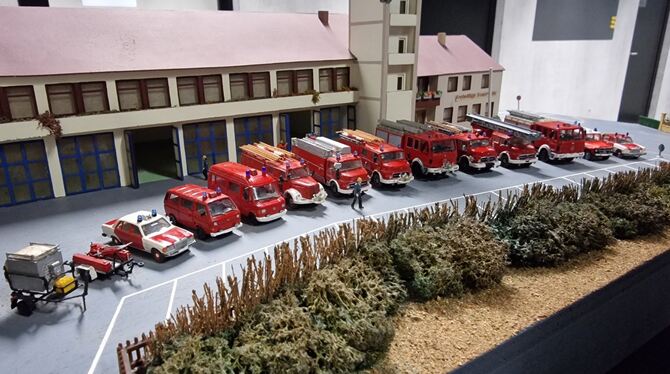 Das Modell der alten Feuerwache in der Gustav-Werner-Straße steht jetzt im neuen Domizil in der Friedrich-Henning-Straße.  FOTO: