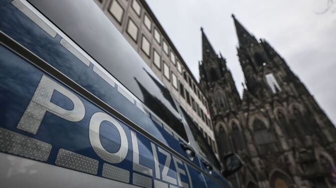 Polizei am Dom in Köln