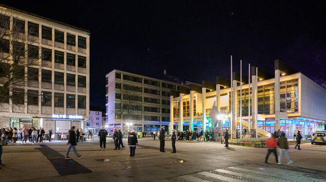 Auf dem Marktplatz hielten sich die meisten an das Böllerverbot.