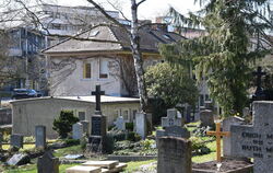 Das ehemalige Aufseherhaus auf dem Stadtfriedhof wird saniert.  FOTO: KREIBICH