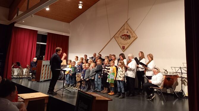 Der Kinder-Projektchor sang gemeinsam mit dem Gemischten Chor.  FOTO: VEREIN