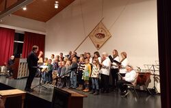 Der Kinder-Projektchor sang gemeinsam mit dem Gemischten Chor.  FOTO: VEREIN