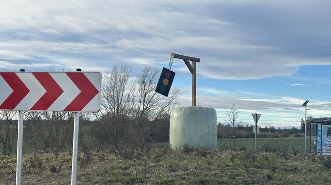 Wann der »Ampel-Galgen« am Kreisverkehr bei der Bullenbank zwischen Walddorfhäslach und Pliezhausen aufgestellt wurde, ist unbek