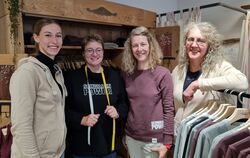 Ein gutes Team, das regelmäßig im Zwiefalter Laden anzutreffen ist (von links): Judith Schrode, Anja Bayer, Petra Siegle und Ste