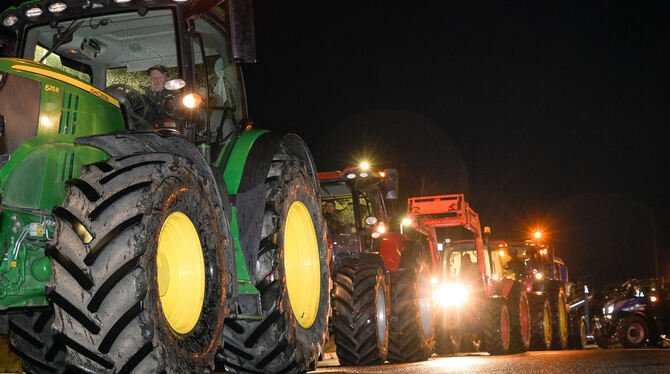 Bundespolitik, Demonstration, Landwirtschaft, Protest, lah, aht Auch wenn die Ampel-Regierung einen Teil der geplanten Kürzungen zurückgenommen hat: Die Landwirte wollen weiter protestieren.