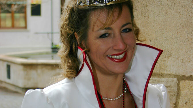 In den Sessionen 2003 und 2004 war Karin Kapitel Reutlinger Faschingsprinzessin. Seit mehr als 30 Jahren übernimmt sie wichtige In den Sessionen 2003 und 2004 war Karin Kapitel Reutlinger Faschingsprinzessin. Seit mehr als 30 Jahren übernimmt sie wichtige