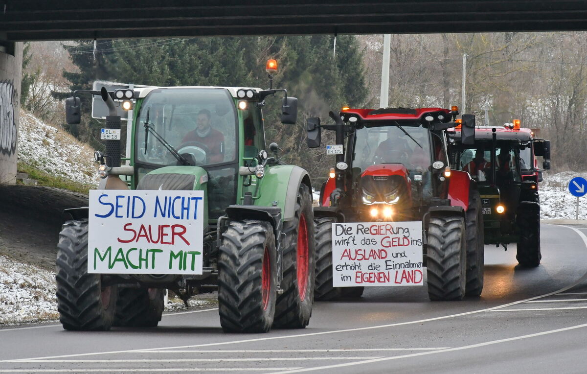 Ein Konvoi aus dem Zollernalbkreis hat am späten Vormittag den Verkehr auf der B 27 zwischen Balingen und Hechingen ausgebremst FOTO MEYER