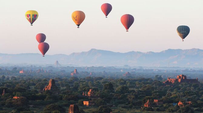 Heißluftballons über Myanmar
