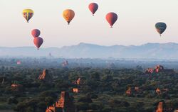 Heißluftballons über Myanmar