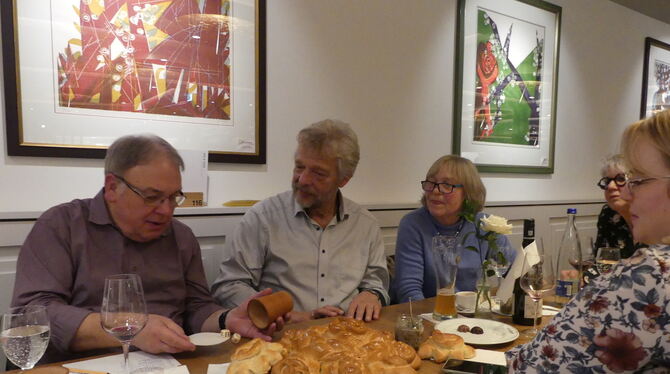 Ob Oberbürgermeister Thomas Keck diesesmal gute Zahlen würfelt? Kurt und Beate Gugel, Gabriele Janz und Katharina Ernst warten g