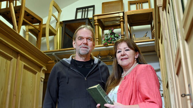 Der Ruhestand ruft: Sieglinde und Harald Binsch sind aktuell dabei, ihren Antiquitätenhandel abzuwickeln.