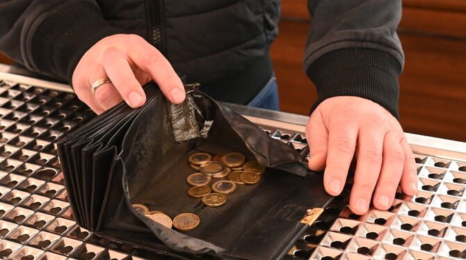 Der Blick in den Geldbeutel ist für Gastronomen aktuell ebenso sorgenvoll wie bei ihren Gästen - alles ist teuere geworden.