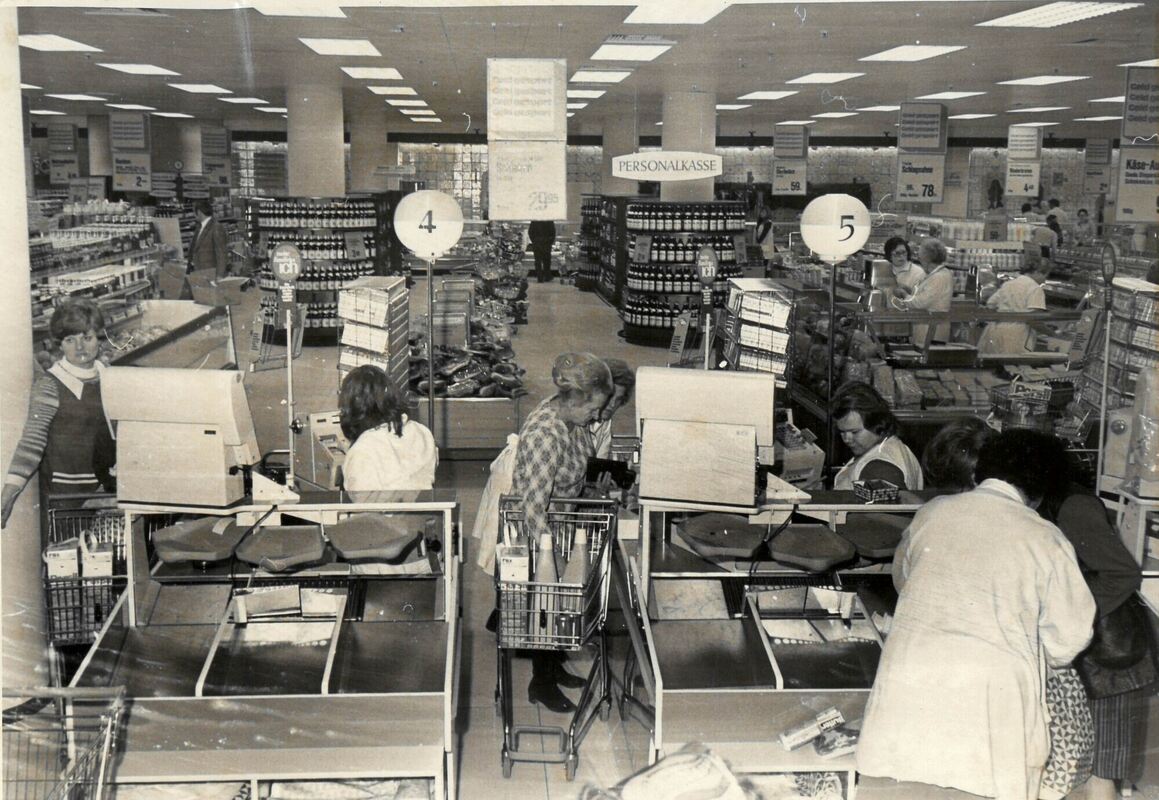 23.01.1974 Reutlinger Horten 23.01.1974 - So sieht es im Neubau des Reutlinger Horten aus.