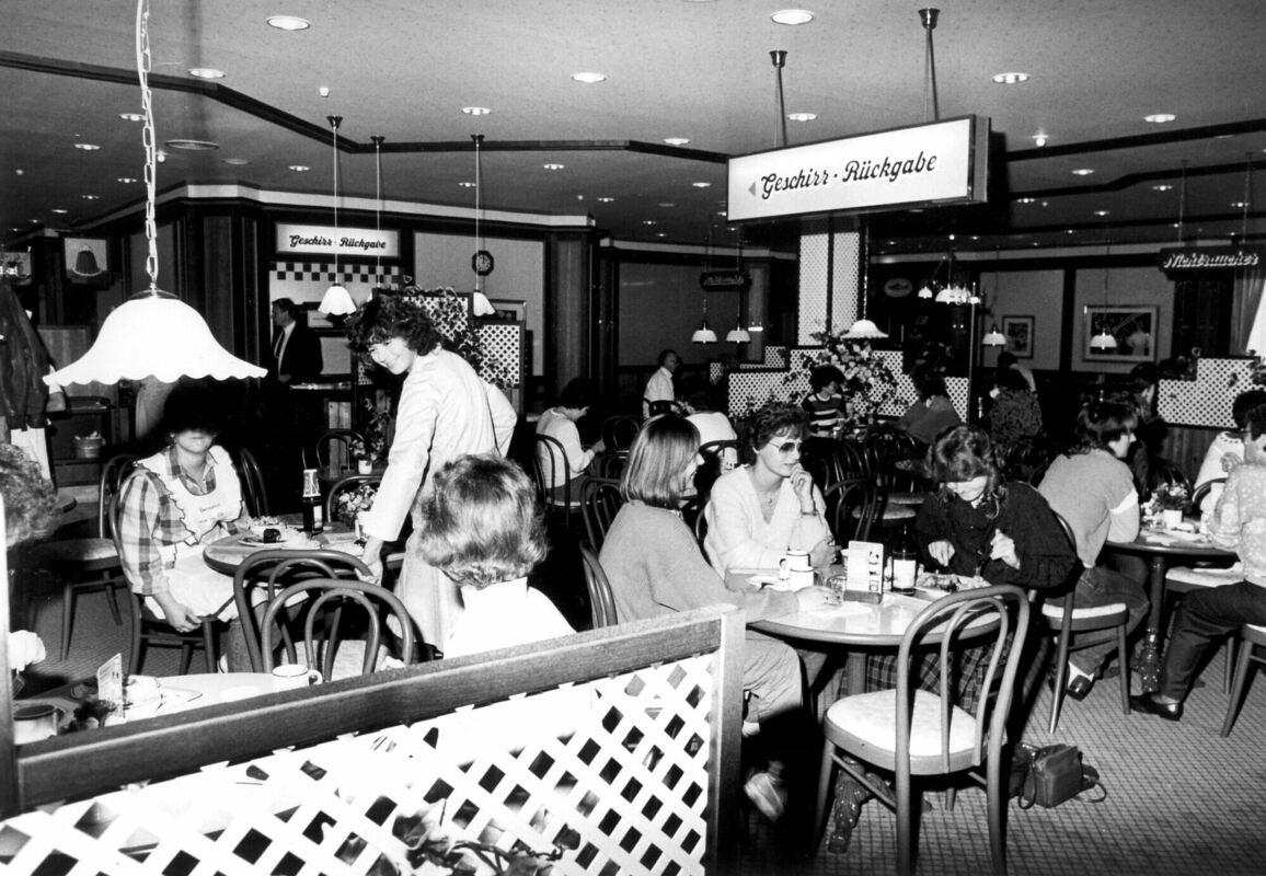 24.10.1985 - Reutlinger Horten 24.10.1985 - Das neue Restaurant im Horten.