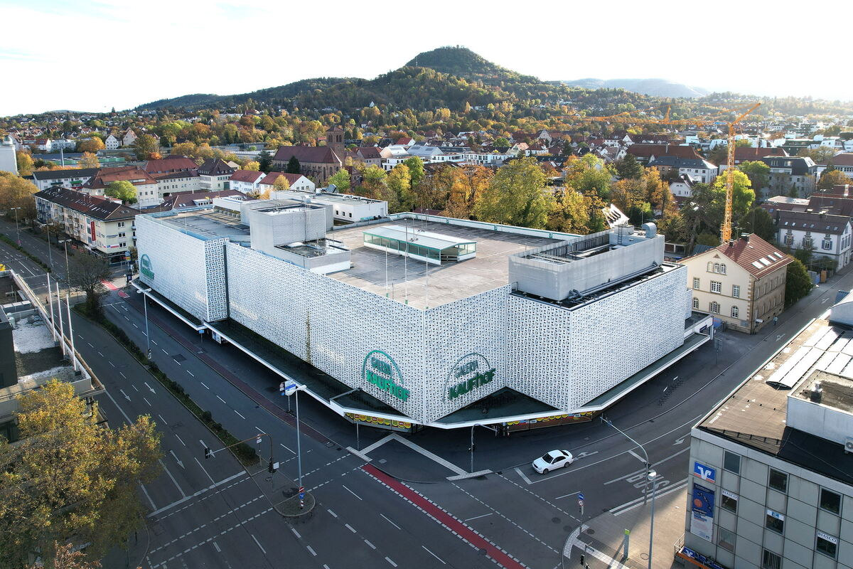 Ende 2023 - Reutlinger Kaufhof Ende 2023 - Luftbildaufnahme des Kaufhauses, das bald geschlossen wird.