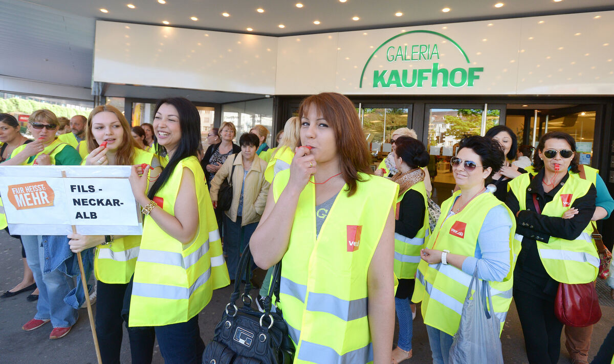 08.05.2013 - Reutlinger Kaufhof 08.05.2013 - Kaufhof-Mitarbeiter in Reutlingen legten die Arbeit nieder.