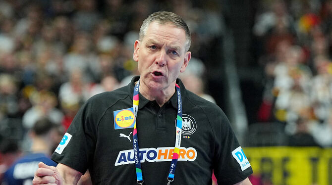 Wird auch die isländische Nationalhymne singen: Alfred Gislason. FOTO: STACHE/DPA Wird auch die isländische Nationalhymne singen: Alfred Gislason. FOTO: STACHE/DPA