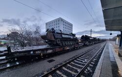 Am Reutlinger Hauptbahnhof war am Dienstagmorgen das Gleis 4 mit einem Zug voller Panzer belegt.