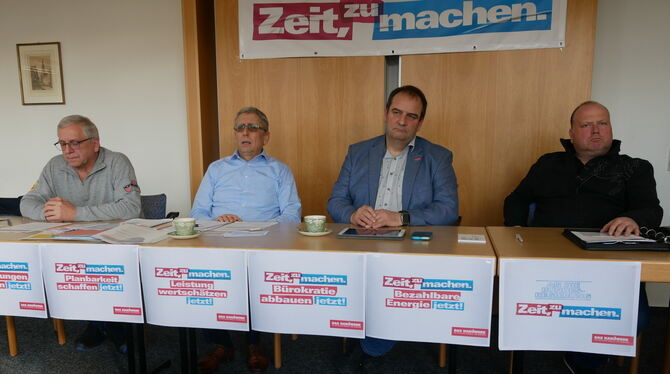 Mit (von links) Rüdiger Hofmann, Ewald Heinzelmann, Steffen Mohl und Thomas Reusch  fordert die Kreishandwerkerschaft die Politi