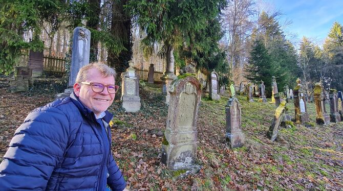 Zum Nachdenken zieht sich Münsingens Bürgermeister Mike Münzing gerne auf den jüdischen Friedhof in Buttenhausen zurück.