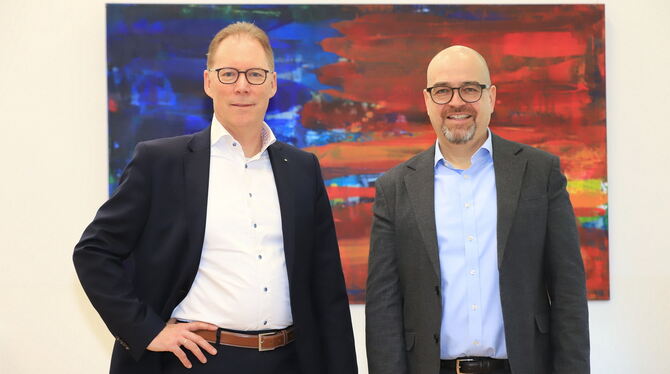 Siegbert Dierberger (links) und Philipp Neumann, Geschäftsführer der RWT Reutlinger Wirtschaftstreuhand GmbH.