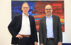 Siegbert Dierberger (links) und Philipp Neumann, Geschäftsführer der RWT Reutlinger Wirtschaftstreuhand GmbH.