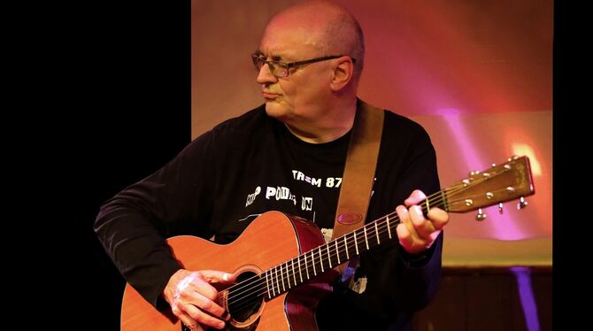 Der belgische Gitarrist Jacques Stotzem spielt am Donnerstag im Jazzclub in der Mitte