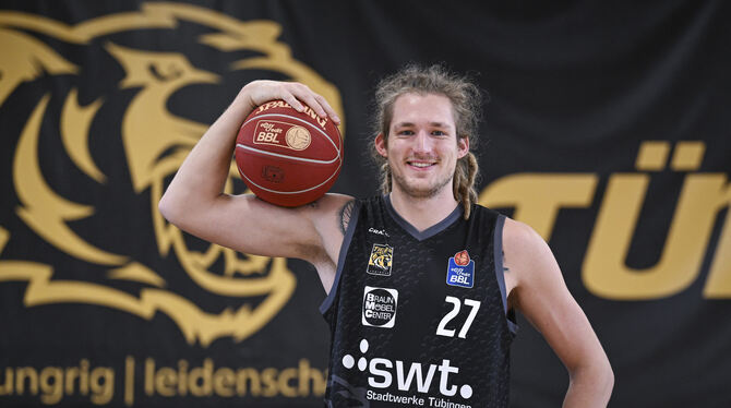 1. LIGA, easyCredit Basketball Bundesliga, BBL, SHOOTING, EINZELBILD, EINZELN, LACHT, GESTIK, GESTIKULIEREND Der neue Center bei den Tigers Tübingen: Evan Maxwell.