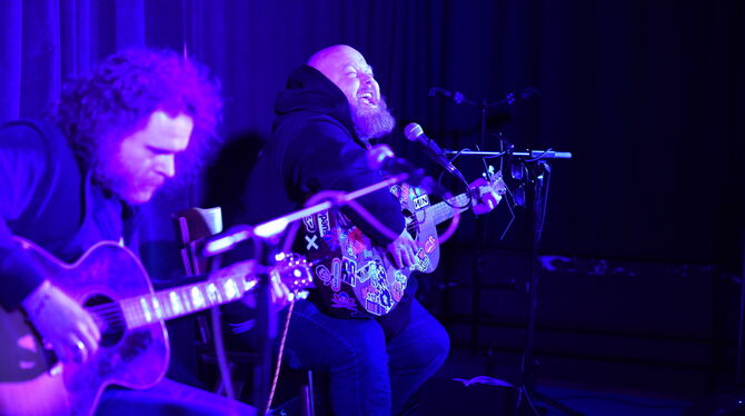 Jochen Thoma und Andreas Kümmert (von links) beim ersten von zwei ausverkauften Konzerten am 25. Januar im Glemser »Hirsch«.