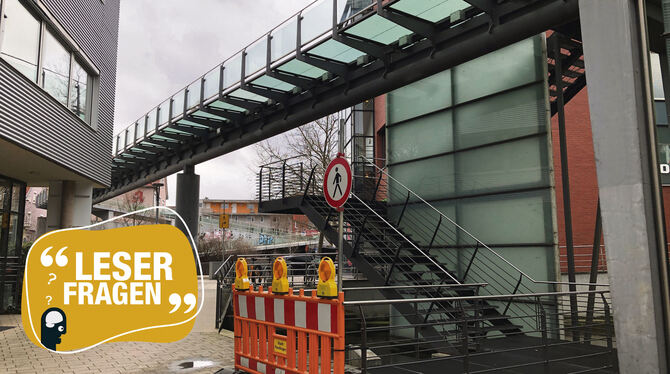 Die Stadtverwaltung hat die Fußgängerbrücke an den Zugängen Oberer Wässere (siehe Bild) und Echazstraße gesperrt.