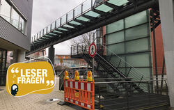 Die Stadtverwaltung hat die Fußgängerbrücke an den Zugängen Oberer Wässere (siehe Bild) und Echazstraße gesperrt.