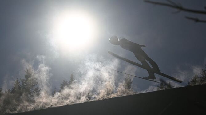 Ski nordisch/Kombination: Weltcup - Springen Männer