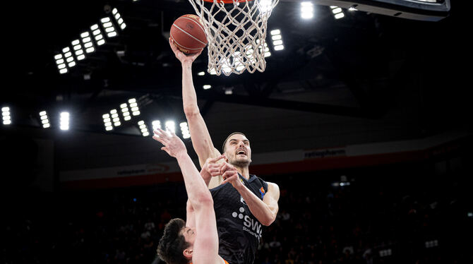 Mit einer herausragenden Leistung gegen Meister ratiopharm Ulm: Tübingens Center Daniel Keppeler.