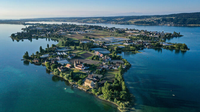 Die Pflege der kulturellen Tradition wird auf der Insel Reichenau mit ihren drei Feiertagen groß geschrieben. FOTO: KÄSTLE/DPA Die Pflege der kulturellen Tradition wird auf der Insel Reichenau mit ihren drei Feiertagen groß geschrieben. FOTO: KÄSTLE/DPA