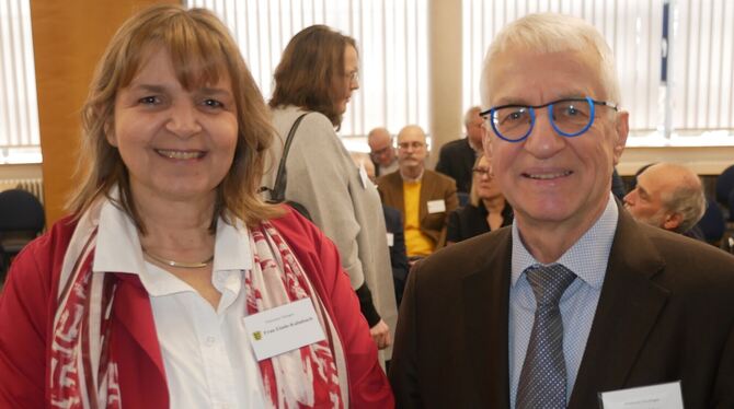 Julia Eisele-Kalmbach und Dieter Möhler trafen sich als Leitungspersonen der Finanzämter Tübingen und Reutlingen im IHK Rundbau