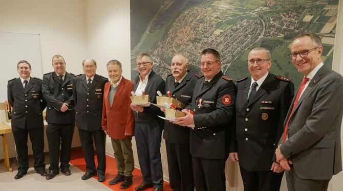Bei den Ehrungen der Feuerwehr Kirchentellinsfurt ging es wesentlich gelassener zu als bei der Bewältigung der "kameradschaftlic