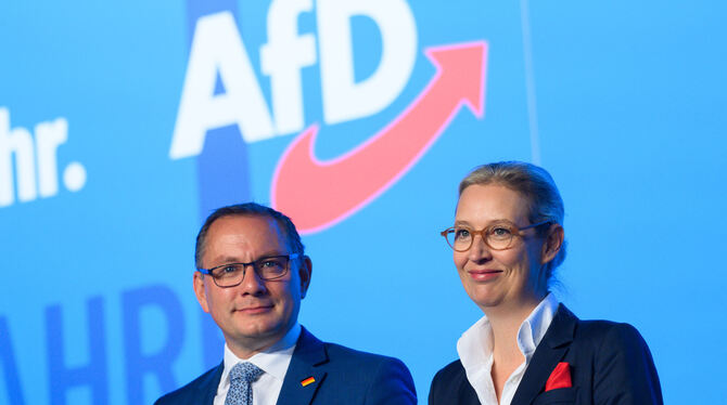 Die Parteichefs Tino Chrupalla und Alice Weidel 2023 in Magdeburg bei der AfD-Versammlung zur Europawahl. FOTO: GABBERT/DPA