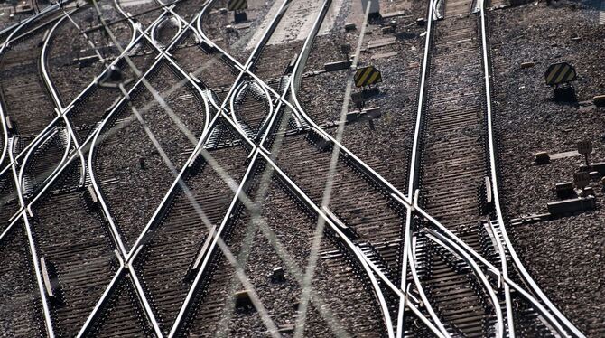Gleise und Oberleitungen am Hauptbahnhof