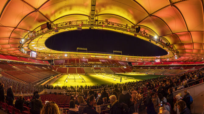 Die Haupttribüne der MHP-Arena wird für die EM 2024 neu gebaut. Nun gibt es unliebsame Überraschungen.  FOTO: IMAGO/HETTRICH