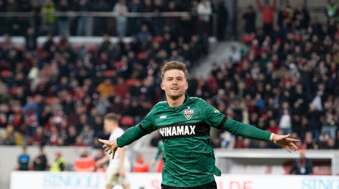 Erzielt ein sehenswertes Lupfer-Tor zum 3:1-Endstand: VfB Stuttgarts Linksverteidiger Maximilian Mittelstädt.