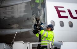 Betankung eines Eurowings-Flugzeugs